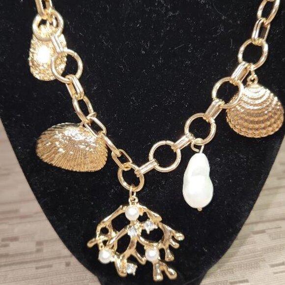 INC Reef Charm Necklace Gold-tone - Picture 2 of 4